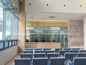 Vách Trang Trí Kính Ép Lụa