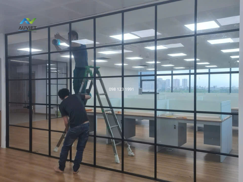 Vách ngăn Slim nhôm kính Âu Việt