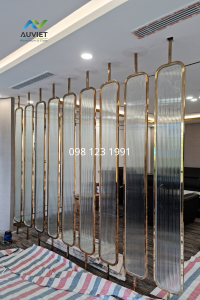 vách inox mạ