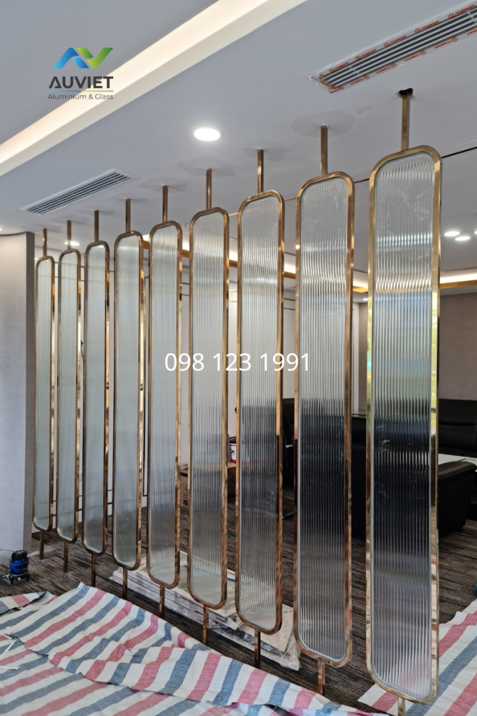 vách inox mạ
